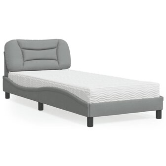 Bed met matras stof lichtgrijs 80x200 cm 8721012349759 1