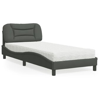 Bed met matras stof donkergrijs 80x200 cm 8721012349766 1