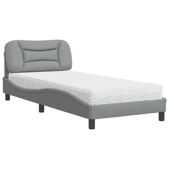 Bed met matras stof lichtgrijs 90x190 cm 8721012349827 2