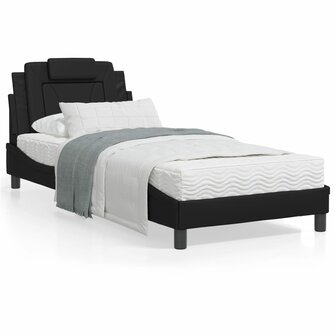 Bed met matras kunstleer zwart 90x190 cm 8721012352445 1