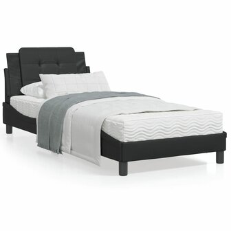 Bed met matras kunstleer zwart 90x190 cm 8721012353145 1