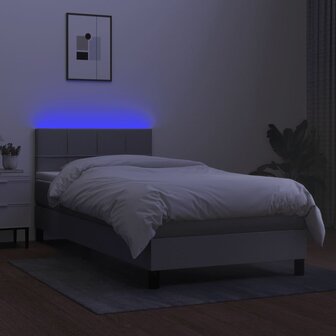 Boxspring met matras en LED stof lichtgrijs 90x200 cm 8720287366492 4