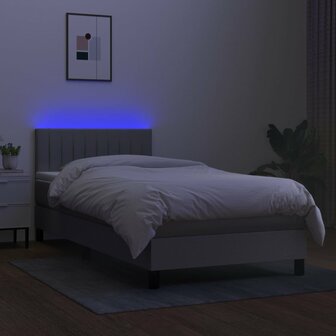 Boxspring met matras en LED stof lichtgrijs 90x190 cm 8720287368014 4