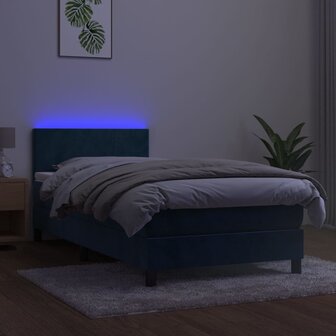 Boxspring met matras en LED fluweel donkerblauw 80x200 cm 8720287377771 4