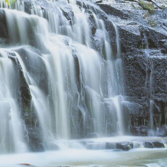 Komar Fotobehang Pura Kaunui Falls 368x254 cm 8-256 4036834082567 3