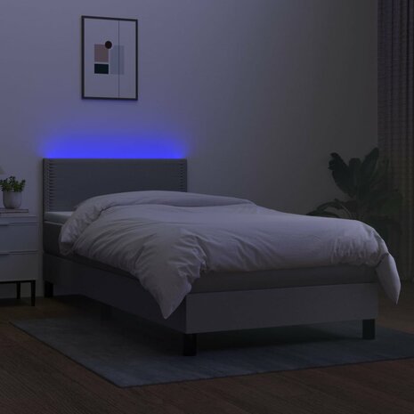 Boxspring met matras en LED stof lichtgrijs 90x200 cm 8720287365693 4