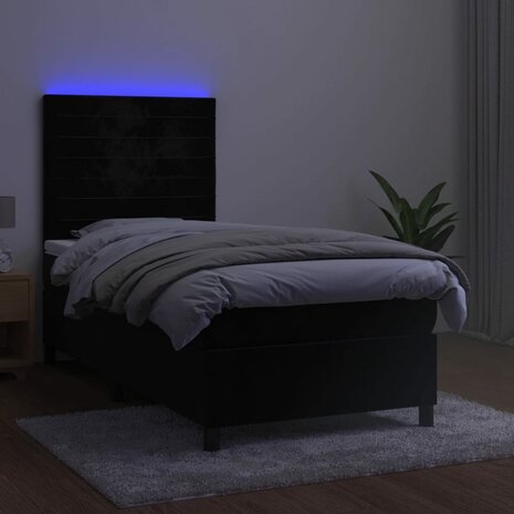 Boxspring met matras en LED fluweel zwart 80x200 cm 8720287396758 4