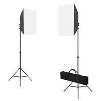 Fotostudioset met softboxlampen, achtergrond en reflector 2