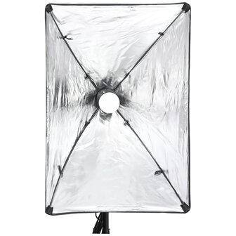 Fotostudioset met softboxlamp, achtergrond en reflector 5