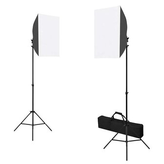 Fotostudioset met softboxlampen, achtergrond en reflector 2