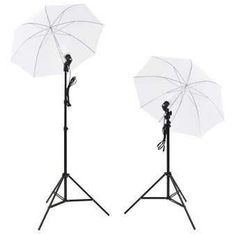 Fotostudioset met lampen, paraplu&amp;apos;s, achtergrond en reflector 2