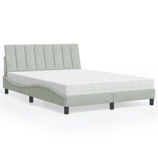 Bed met matras fluweel lichtgrijs 140x200 cm